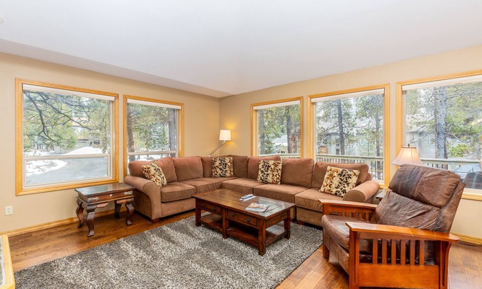 Deer Park House | MTRO11 - Fabulous Home - 2 King Suites, Ping Pong, Foosball, A/C