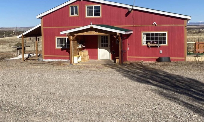 Monticello House | Muddy Paws Ranch - a one of a kind VERY pet friendly ranch with amazing views!
