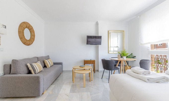 La Malagueta Apartment | Muelle Uno Studio with Sea View