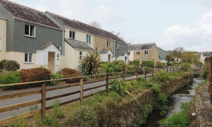Falmouth House | MULBERRY COTTAGE, family friendly, with a garden in Falmouth