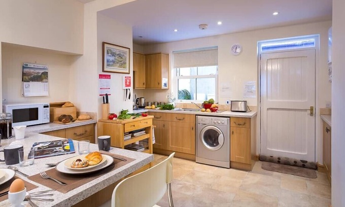 Staveley Cottage | MULBERRY COTTAGE, pet friendly, with open fire in Kendal