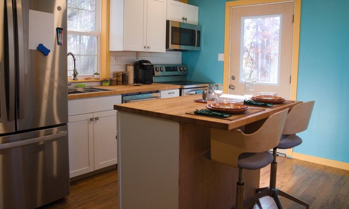 Eureka Springs Cabin | Mulberry Cottage @ The Woods & Hollow