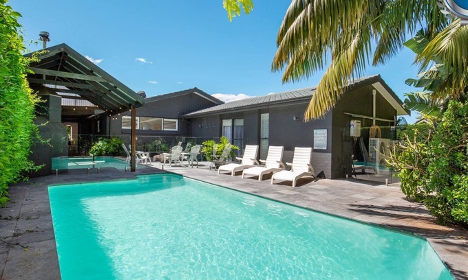 Berry House | Mulberry House - Pet Friendly with Swimming Pool