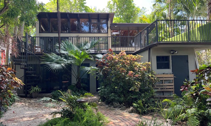 Southwest Coconut Grove House | Multi level tropical paradise - 3-bedroom house in tropical Coconut Grove