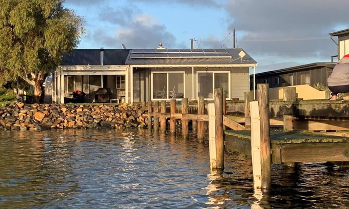 Nangkita House | Mundoo Waters, Waterfront, Family Friendly, WiFi