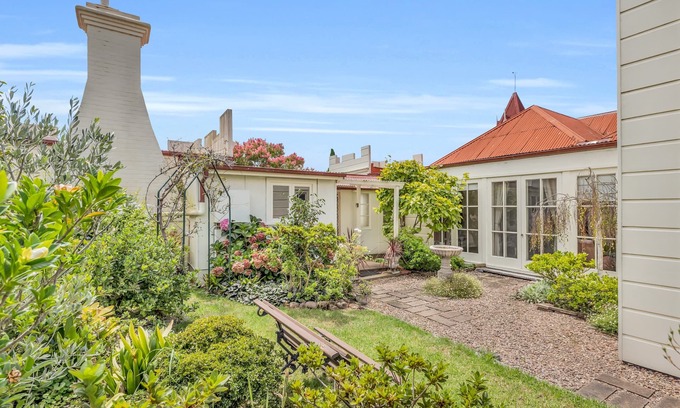 Merimbula Cabin | Munns Tower House- In the Heart of Merimbula