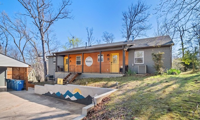 Bentonville House | Mural House Lodge: North Bville On The Trails, EV Charger & 2 Private Hot Tubs