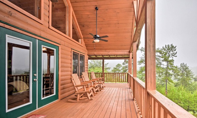 Murphy Cabin | Murphy Cabin w/ Mtn. Views ~4 Mi to Cherokee Lake!