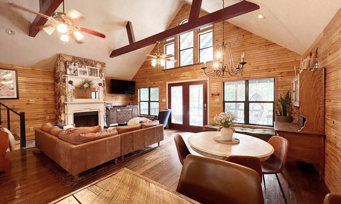 Zavalla Cabin | Murphy Lake House