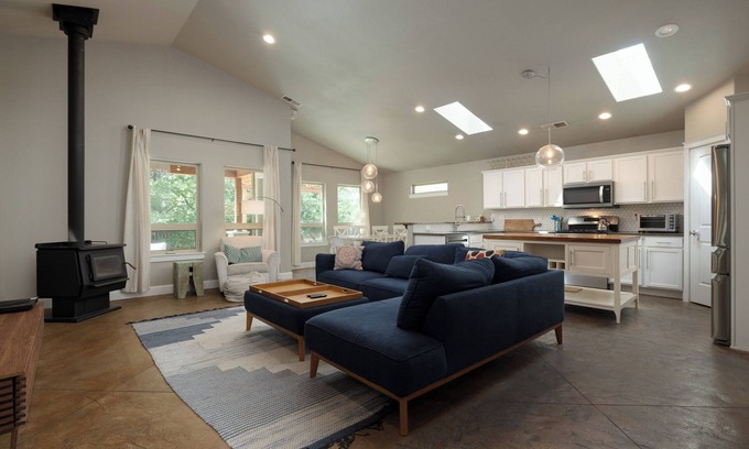 Boyd Acres House | Murphy’s Resort – Modern 3 BDR in Quiet Neighborhood! Pet Friendly!