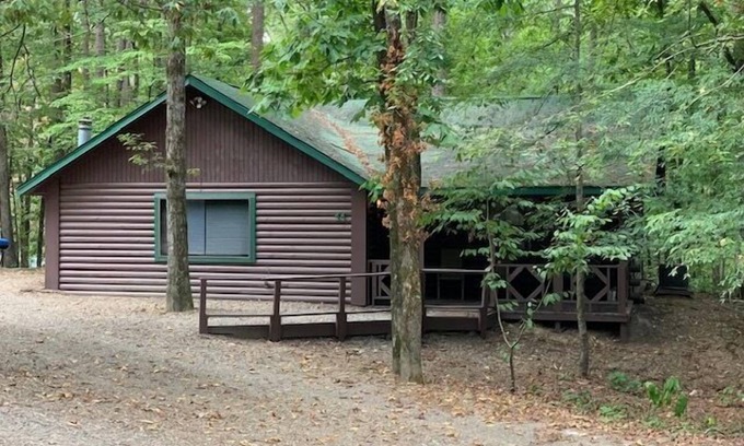 Broken Bow Cabin | Muscadine Manor - 2 Bedroom Cabin at the Whip Poor Will resort.