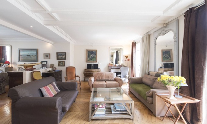 15th Arrondissement Apartment | Musical retreat in the 15th, by Veeve