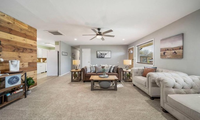 Muskogee House | Muskogee Guest FavoriteHuge YardCoffee Bar!