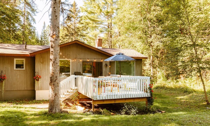 Huntsville Cottage | Muskoka cottage in the forest, close to the river. Lots of privacy.