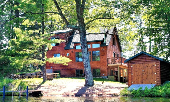 Stone Lake Cabin | Must See - Beautiful Lakefront Cabin - Stunning Year-Round Views - Private Lake!
