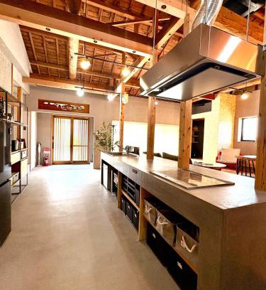 Tonosho Villa | My Place 小豆島 1日1組限定 海近の贅沢ステイ 2025年フルリノベ 洗練モダンデザイン 最大8名 一棟貸切