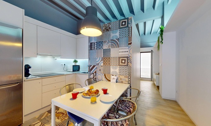 Alicante City Centre Hotel | MyFlats Old Corner