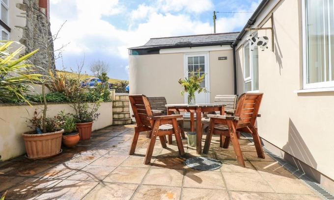 Redruth House | Mynheer Farm Bowji
