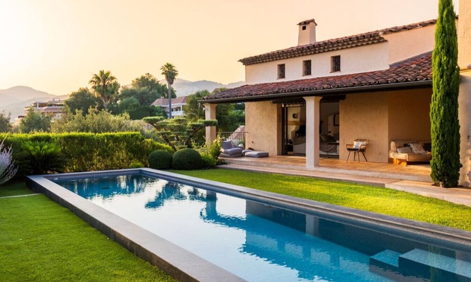 Mandelieu-La-Napoule Villa | Myrtes - Villa 220m2 Piscine | Cuisine & Salon ext | Sunset