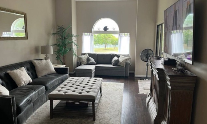 Vaught Condo | Myrtle Beach Condo in Kingston Property steps away from Ocean, pool, food & fun