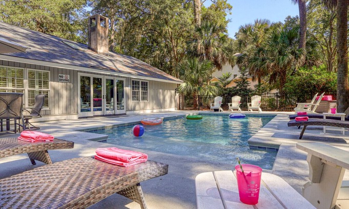 Shipyard Plantation Apartment | MyStay at 7 Salem | Shipyard Retreat w/Private Pool + Pirate-Themed Bunk Room
