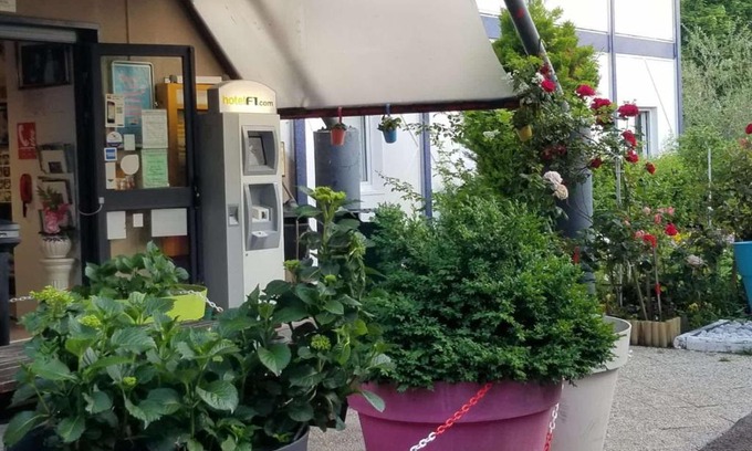 Trappes Hotel | N&Z HOTELS