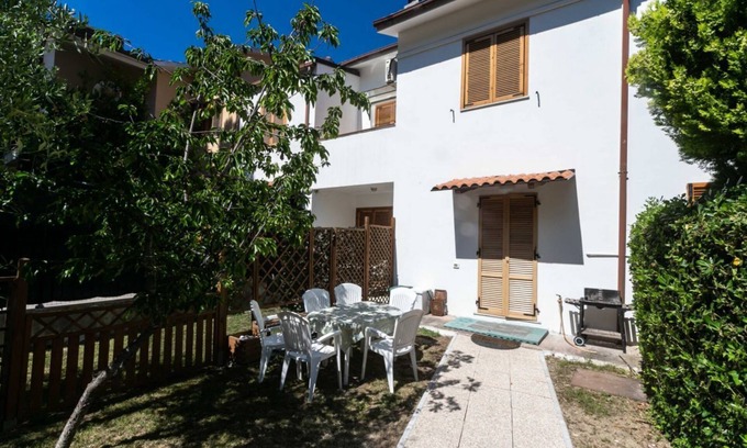 Numana Apartment | N039 - Numana, villa with garden a stone's throw from the sea