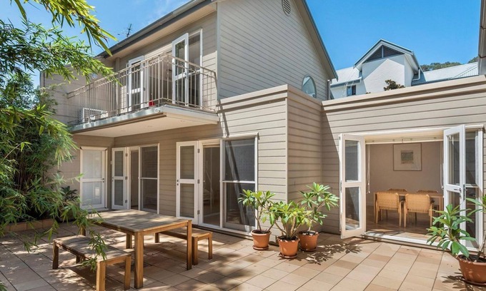 Palm Beach House | NABILLA by Palm Beach Holiday Rentals.