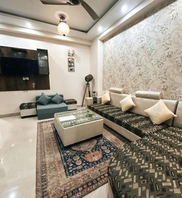 Vrindavan Apartment | Namah 2BHK Resort Homestay with Kitchen-4 Mins from Prem mandir