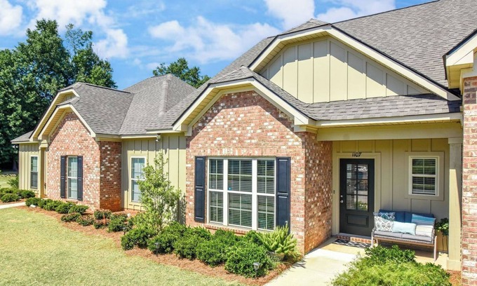 Auburn - Opelika House | NamaStay Here in Auburn, 3BR/2.5BA close to everything! Sleeps 7!