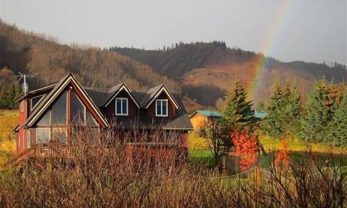Homer House | NamaStay ~Spectacular Views in Scenic, Convenient Location