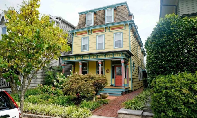 Historic District House | Namaste At The Bay - Luxury 4 BR/3.5 Bath In Downtown Lewes W Off Street Parking