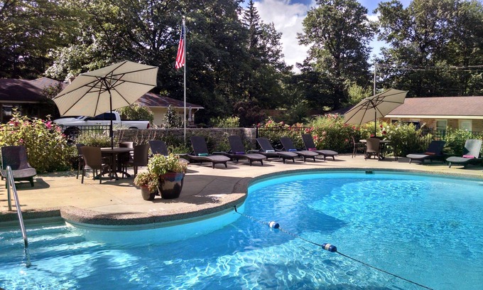 Saugatuck Resort | Named 1 of 17 Most Retro Motels in America epitomizing old school ambiance!