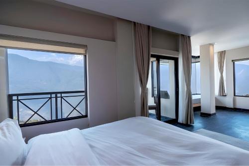 Dhampus Hotel | Nana Mountain Resort Mt Annapurna View