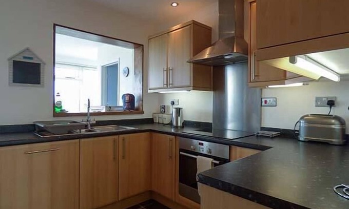 Saint Gennys Cottage | NANS-TEK, family friendly, with hot tub in Crackington Haven