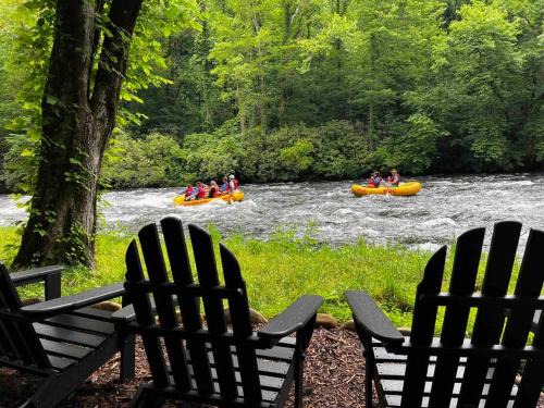 Nantahala Apartment | Nantahala River Luxury Escape-on the river!