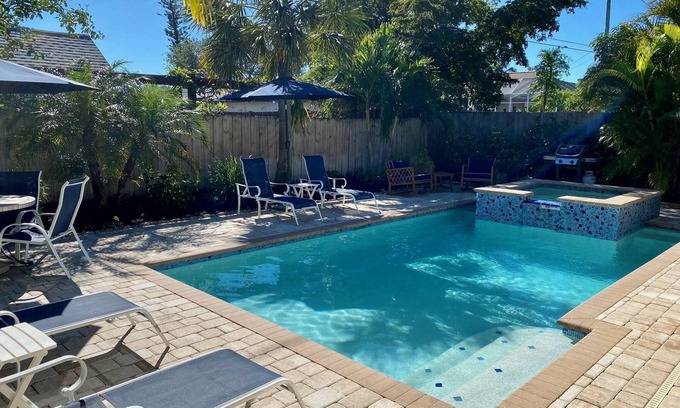 Naples Park House | Naples Best Value Luxury 4 Bedroom Heated Pool Spa Bikes Spacious Backyard