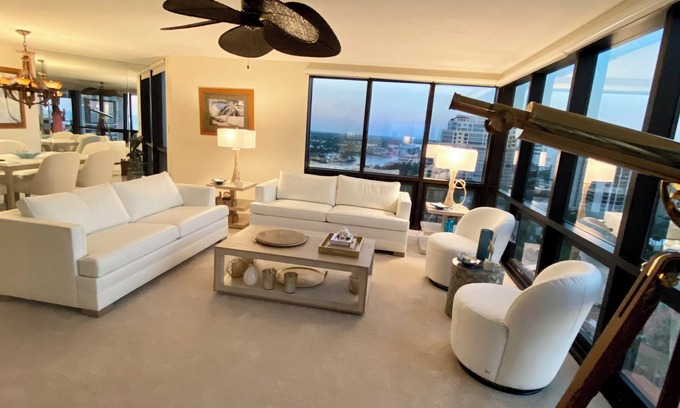 Park Shore Condo | Naples Gulf Front Penthouse/270 ° & Bay Views/PVT Beach Access/Massive Lanai