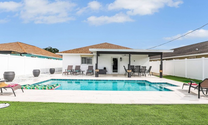 Naples Park House | Naples Retreat w/Private Pool – 5 Min to Vanderbilt Beach & Mercato