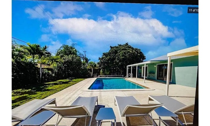 Central Naples House | Naples Villa Heated Pool 1.3M to beach-11 People