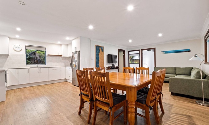 Prevelly House | Narda Beach House - Short Walk to Beautiful Beach