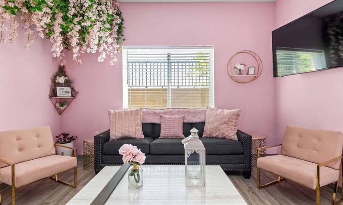 Maxwell Condo | Nashville's Flower Corner