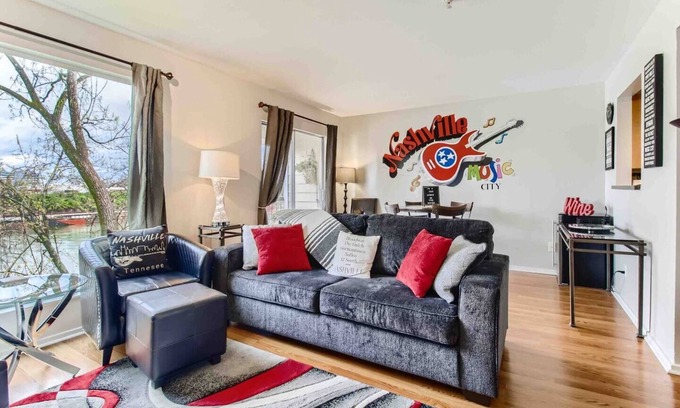 North Capitol Condo | Nashville Waterfront Retreat - Spacious 2BR Walk to Broadway | FREE PARKING