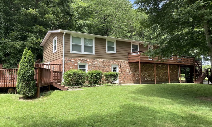 Antioch House | Nashville’s Mill Creek Retreat for 10 Nolensville,TN