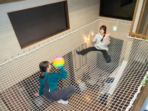 Nasu House | Nasu Adventures Inn お子さま大興奮 吹き抜け全面アスレチックネット屋根付き本格BBQで楽しむ森の中のファンタジーな宿