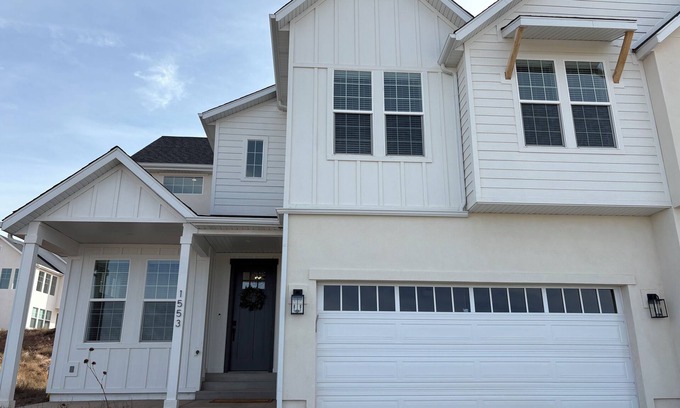 Cedar City House | National Park Launching Pad - 3 beds 2.5 baths - Tesla Charger