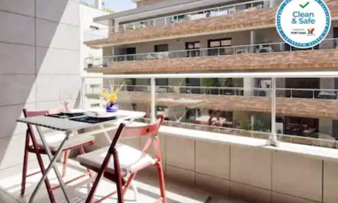 Moscavide House | Nations Park / Cristo Rei Gardens