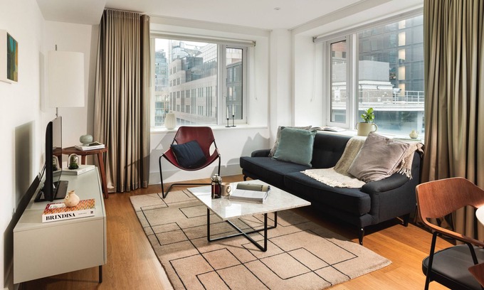 Tower Hill Apartment | Native Tower Bridge