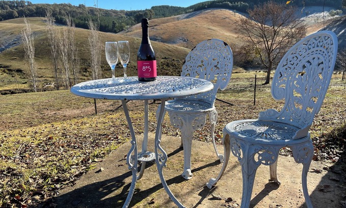 Carabost Cottage | Native Valley Cottage is a peaceful, tranquil hideaway in the Tumbarumba area.