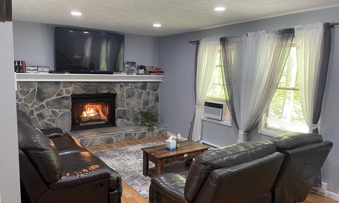 Pocono Lake House | 🦌Nature in♥️of Poconos⚡Fast Internet# Sauna#Playground#BBQ#🏕